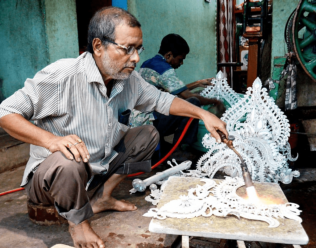 Tarakashi Magic: Crafting Tradition and Elegance in Cuttack's Navratri Puja