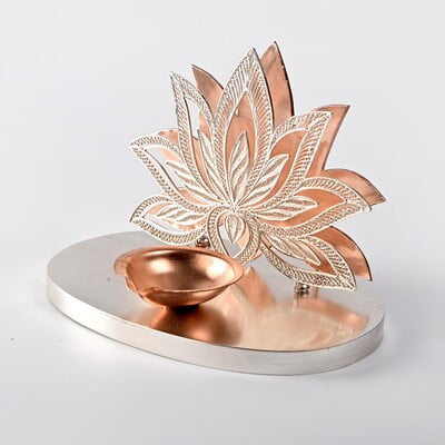 Dazzling floral filigree diya Dazzling floral filigree diya
