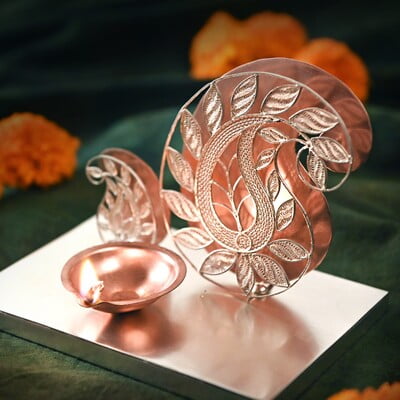 Dazzling filigree paisley diya Dazzling filigree paisley diya